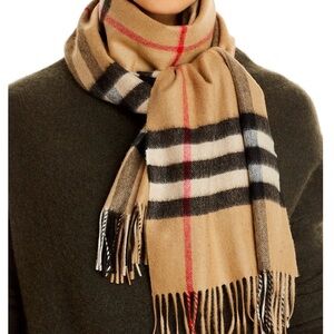 Stay warm in sophisticated style with Burberry's luxe cashmere scarf, brand new